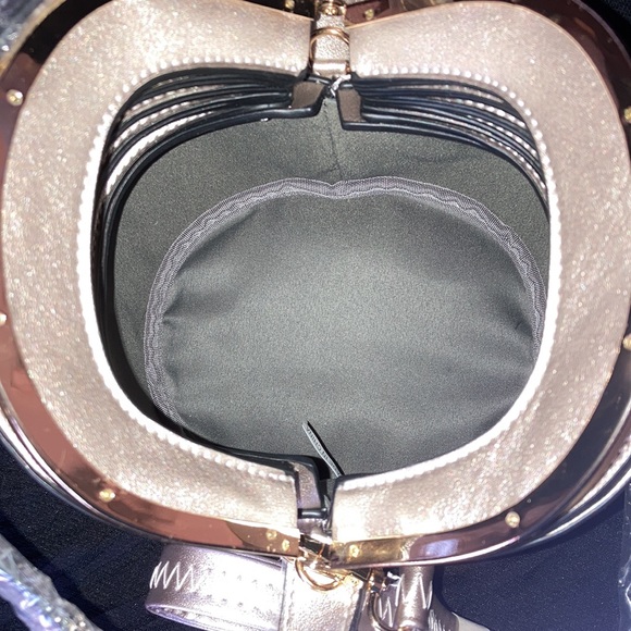 NWT unique and just gorgeous bucket bag. You will be the only one! - Picture 5 of 6